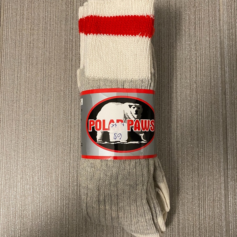 [FREE WITH PURCHASE] Polar Paws Socks